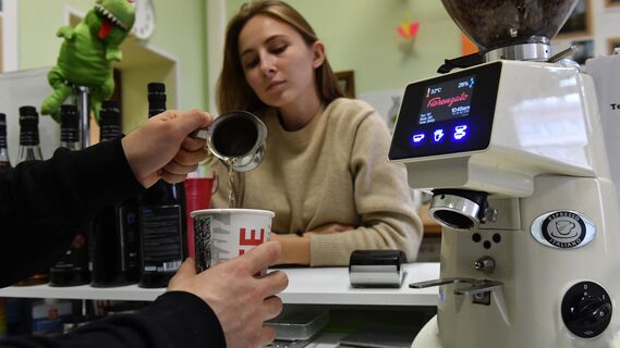 Больше никаких желтых зубов: кофеманам раскрыли лайфхак, как сохранить безупречную улыбку
