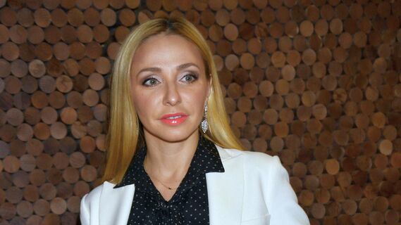 Как две капли воды: Навка показала раритетное фото с сестрой, о которой мало кто знает