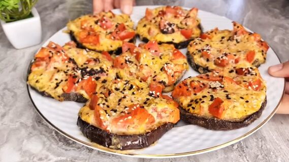 Баклажаны с сыром и томатами