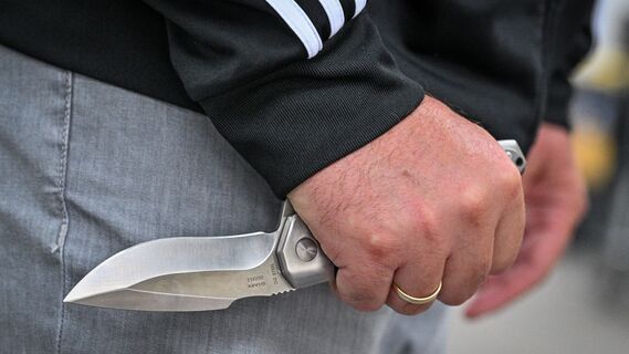 В Петербурге мужчина напал с ножом на покупателей в «Окее» : восстанавливаем хронологию событий, что же там произошло