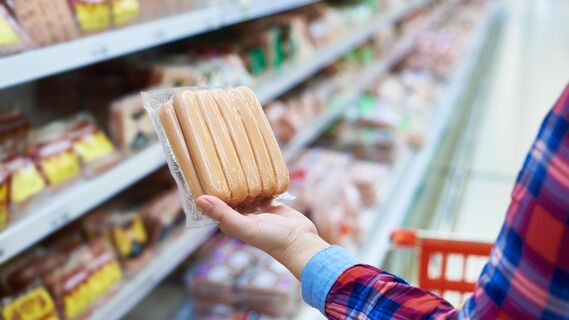 Считается, что качественные сосиски купить непросто