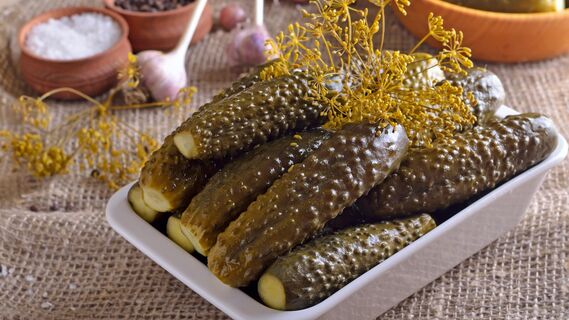Как засолить на зиму огурцы за час