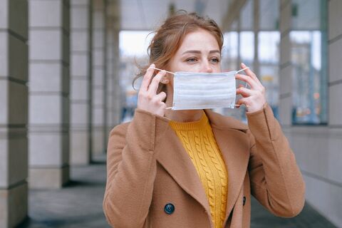 Стало известно, когда в России могут отменить масочный режим