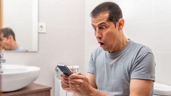 В отелях Сочи есть телефоны прямо в туалете: для чего это нужно, и кого можно по нему вызвать