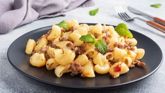 Традиционные макароны по-флотски будут сочными и ароматными