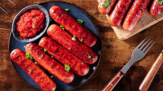 Как улучшить вкус колбасок для жарки