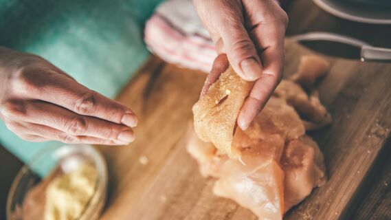 Как добавлять специи к мясу и курице