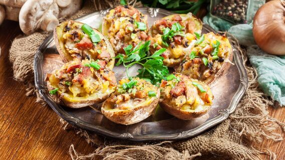 Вкуснейшие лодочки с фаршем украсят любой стол