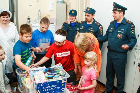 Акция «Коробка храбрости» добралась до первой детской больницы Петербурга