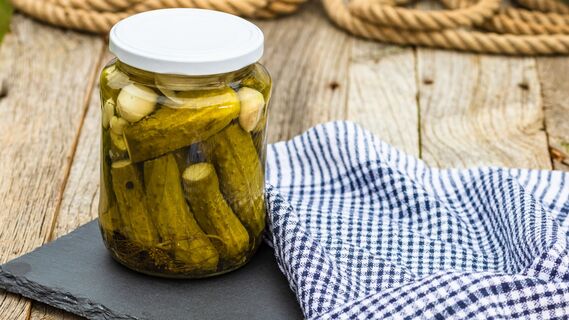 Что нельзя делать с банками огурцов