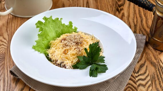 Рецепт салата из консервированной горбуши