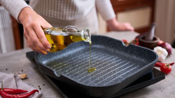 Как сохранить бутылку с маслом в чистоте
