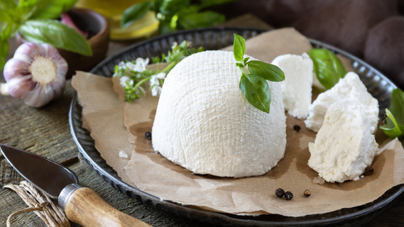 Шеф-повара готовят из творога быстрые пирожки: гораздо вкуснее сырников