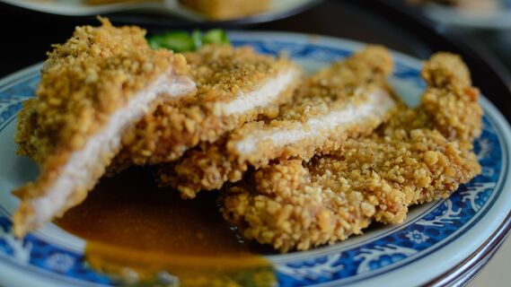Как приготовить сочную курицу в панировке