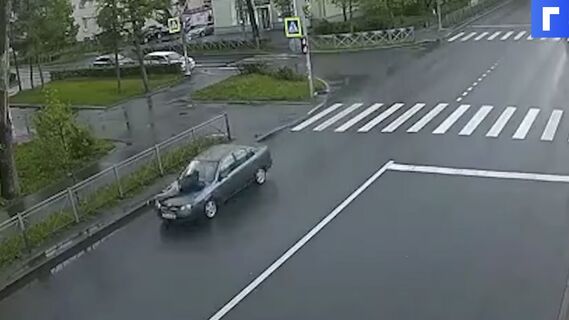 Петербурженка прокатила мужа на капоте по трассе после ссоры