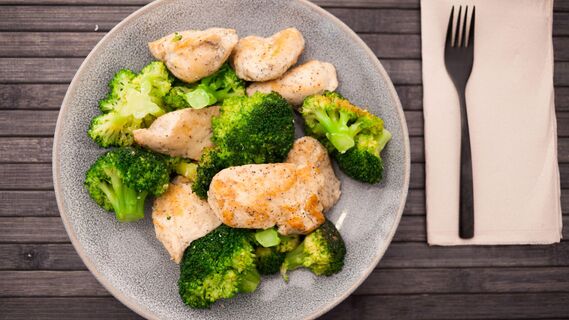 Как быстро и вкусно сварить куриную грудку