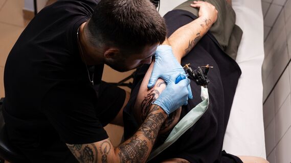 Совсем не безобидные: раскрыто негативное влияние татуировок на здоровье