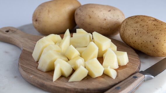 Чищенный картофель не почернеет