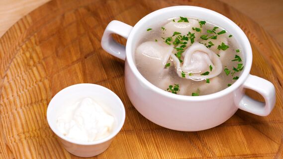 Как улучшить вкус бульона для пельменей