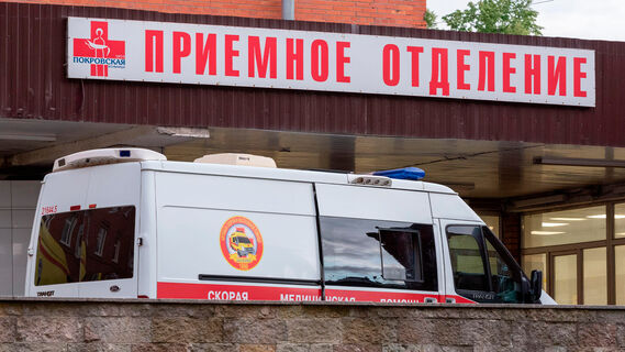 В Петербурге поднимут оклады сотрудников городских поликлиник и стационаров