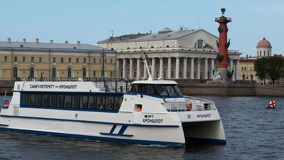 Катамаран, город, река