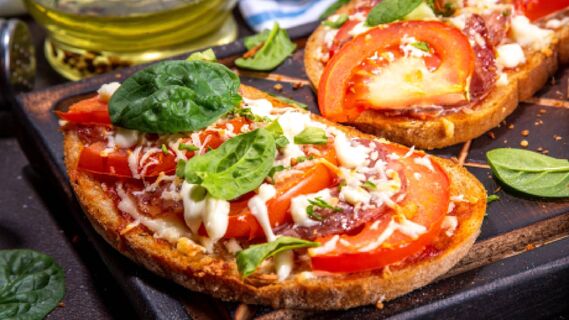 Приготовьте вкусную и быструю запеканку с помидорами 