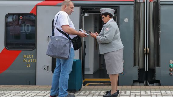 Почему проводники забирают билеты