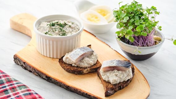 Рецепт простой закуски с селедкой