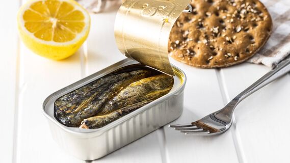 Почему не стоит выливать масло от шпрот