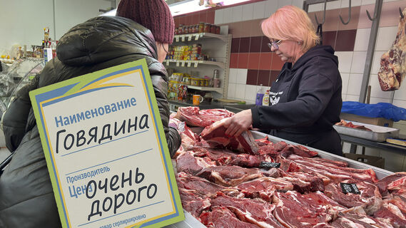Солить слезами, а вместо мяса — картошка: что творится с ценами в магазинах Петербурга