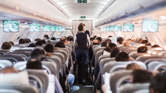 Аплодисменты лишние: выяснилось, слышат ли пилоты, как им хлопают пассажиры
