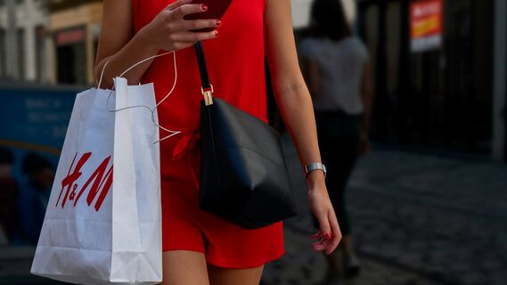 В H&M могут начаться сокращения, хотя персонал готов к открытию магазинов