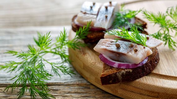 Срок хранения селедки легко можно продлить до полугода