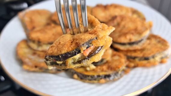Баклажаны с сыром и томатами
