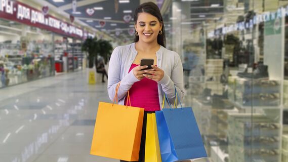 Распродажи притягивают покупателей 