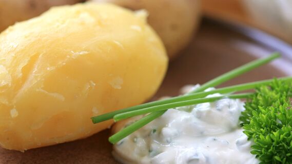 Как быстро удалить кожуру с вареного картофеля