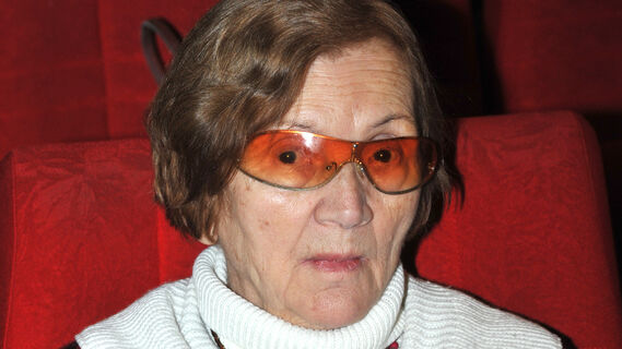 И снова инсульт: 90-летнюю Инну Выходцеву госпитализировали в Москве