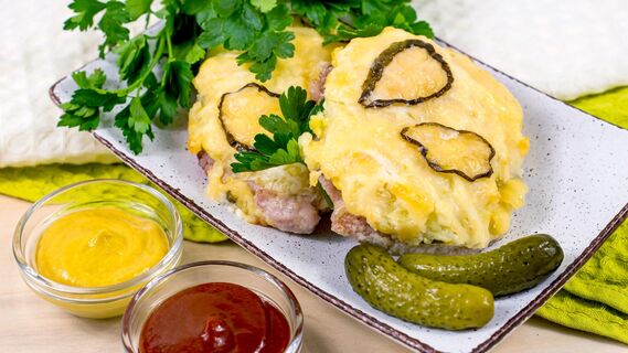 Новый рецепт мяса по-французски