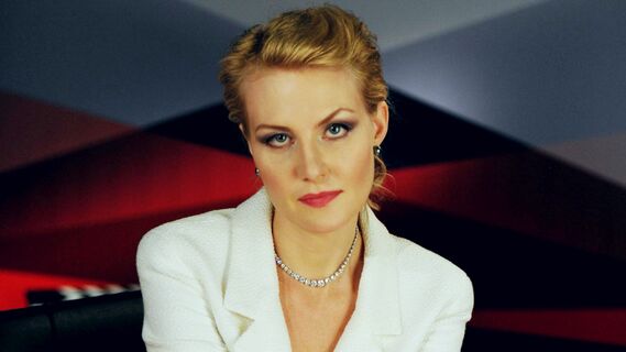 «Микроплатье из резинок»: Рената Литвинова облачилась в одежду дочери