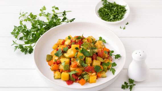 Вкуснейшее овощное рагу понравится всей семье