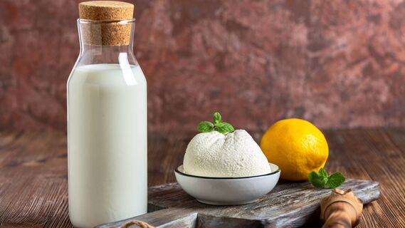 Приготовьте вкуснейший творожный сыр из бутылки кефира