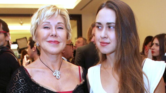 «Половины одного яблока»: Успенская вместе с дочерью появились на светском мероприятии