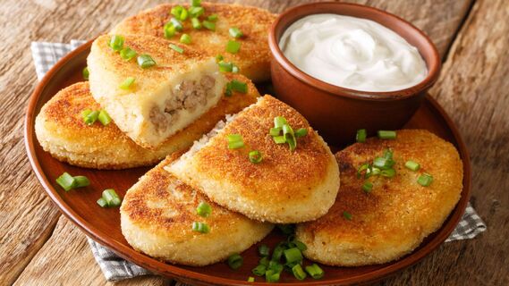 Простой рецепт «ленивых» пирожков с мясом и картошкой