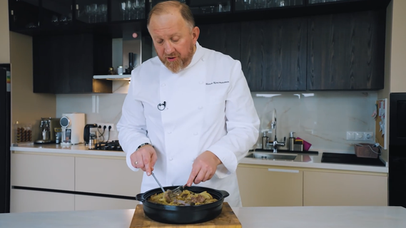 Как готовит мясо по-кремлевски шеф Ивлев