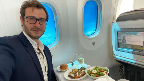 Что лучше не есть перед полетом и почему нельзя пить кофе на борту