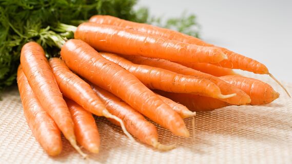 При похолодании сделайте с морковью вот что: не подмерзнет на грядке