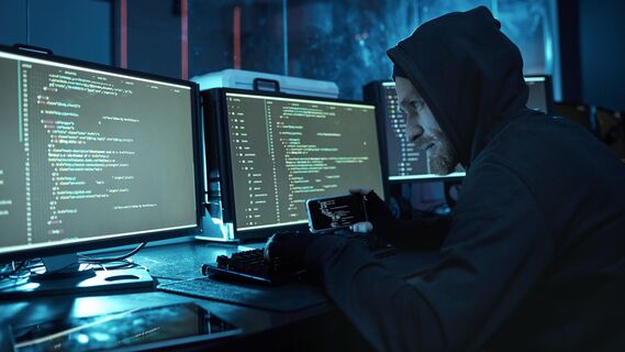 Мошенников от Сбера отличите в момент: под номером 900 посмотрите на буквы