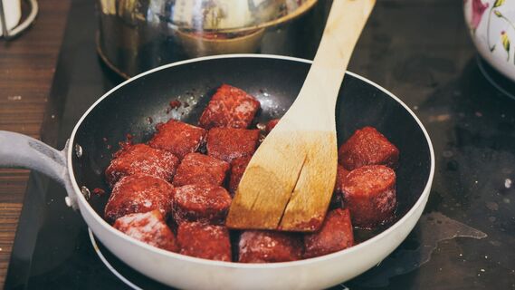 Как правильно жарить мясо