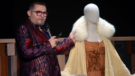 Вот какие оттенки стоит носить после 50 лет