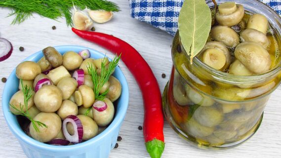 Простой рецепт маринованных шампиньонов